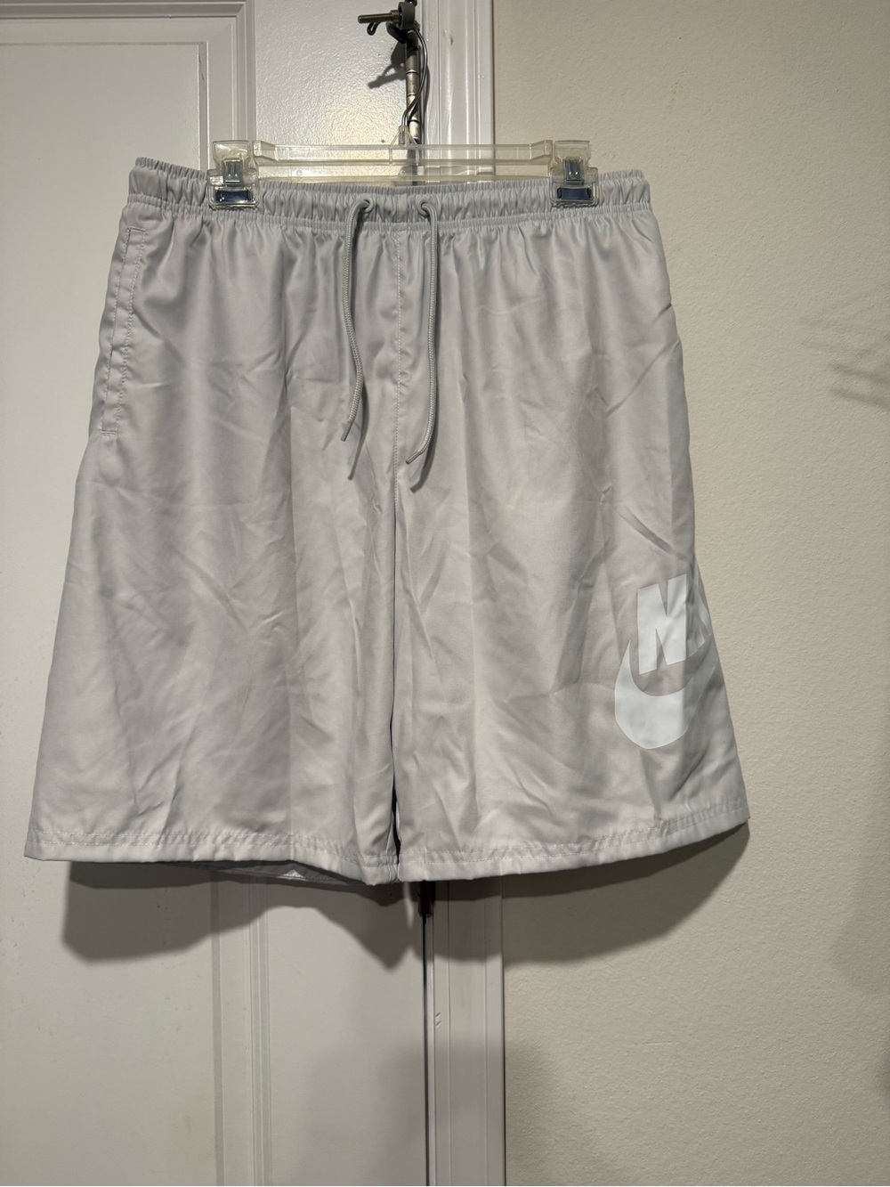 New Nike Men’s Light Gray Nike Logo Athletic Shorts size Medium